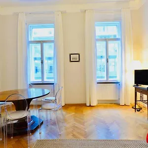  דירה Beautiful Viennese Flat In The Centre